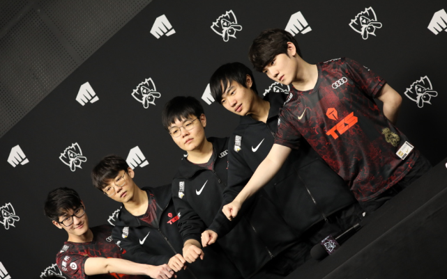 和足球迷的 和足球迷的